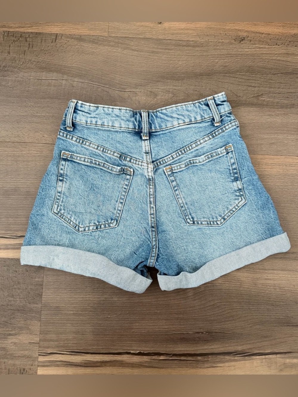 Zara Women's High Waist Cuffed Denim Shorts Medium Light Wash Size 2 - Picture 8 of 9